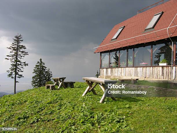 Luogo Rilassante In Montagna - Fotografie stock e altre immagini di A mezz'aria - A mezz'aria, Albero, Ambientazione esterna