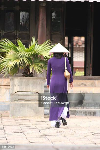Vietnamita Lady - Fotografias de stock e mais imagens de Adulto - Adulto, Andar, Chapéu
