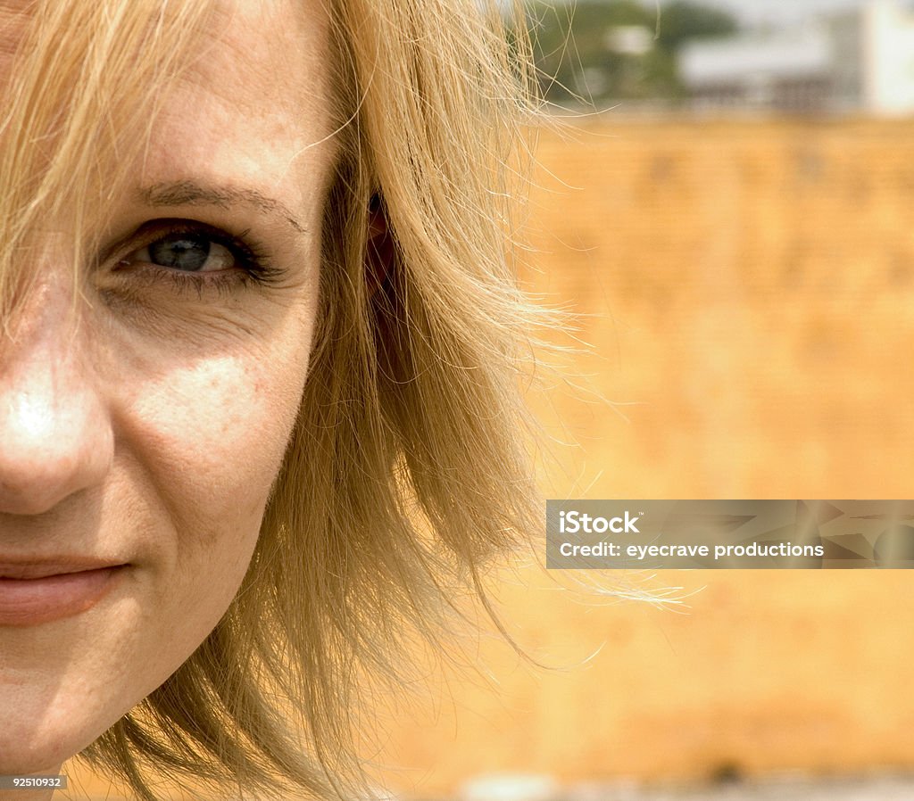 Retrato de mujer de medio - Foto de stock de 30-39 años libre de derechos