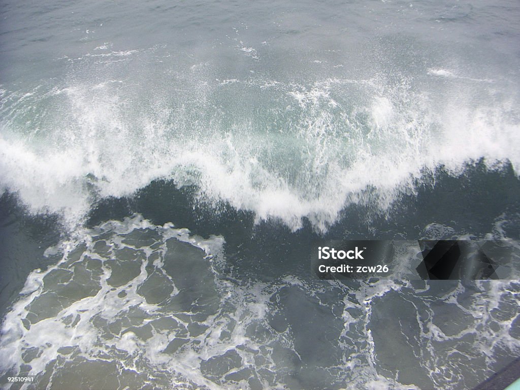 波の砕ける - つかまえるのロイヤリティフリーストックフォト