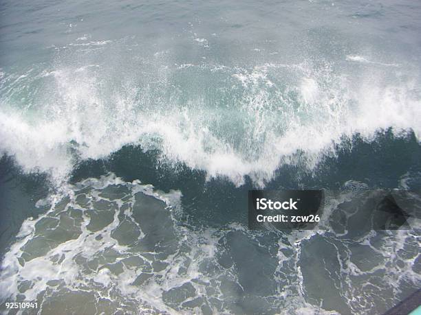 波の砕ける - つかまえるのストックフォトや画像を多数ご用意 - つかまえる, のりものに乗る, オアフ島