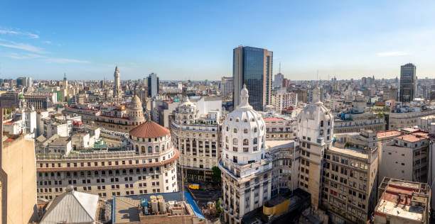 vista aérea panorâmica do centro da cidade argentina - buenos aires, argentina - urban scene aerial view building feature clear sky - fotografias e filmes do acervo