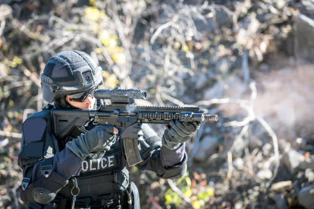 istock Swat Police Officer Shooting With Firearm 925123694