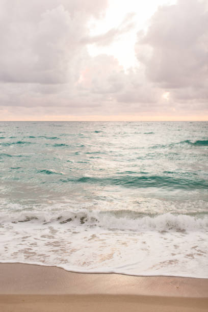 istock Dawn on Palm Beach, Florida 925125942