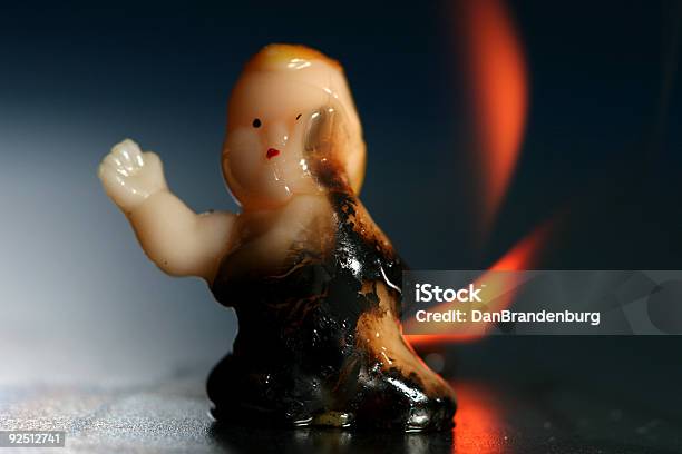 Bruciare Baby - Fotografie stock e altre immagini di Bruciare - Bruciare, Plastica, Bambola - Giocattolo