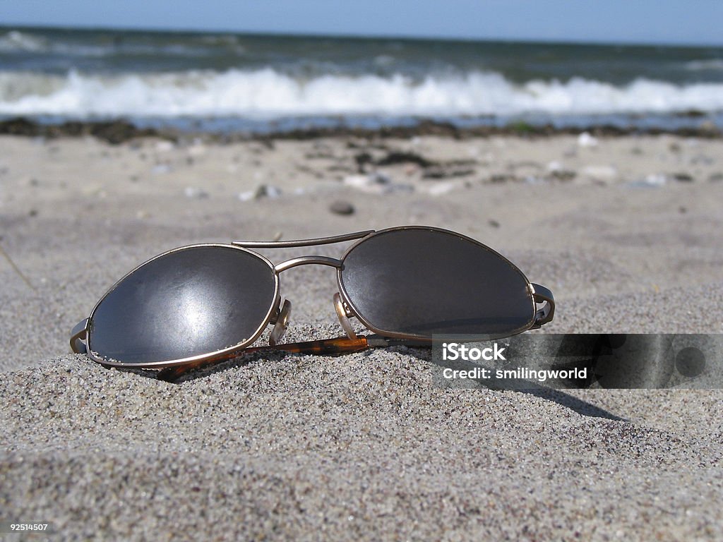 Lunettes de soleil sur la plage II - Photo de Accessoire libre de droits