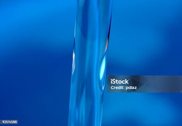 Flujo De Agua Foto de stock y más banco de imágenes de Agua - Agua, Azul, Cielo despejado