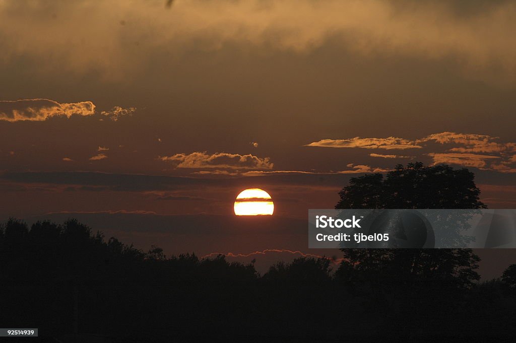 Puesta de sol en la granja - Foto de stock de Aire libre libre de derechos