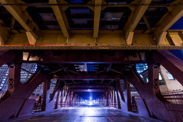 istock Chicago downtown  railroad bridge at night 925160174