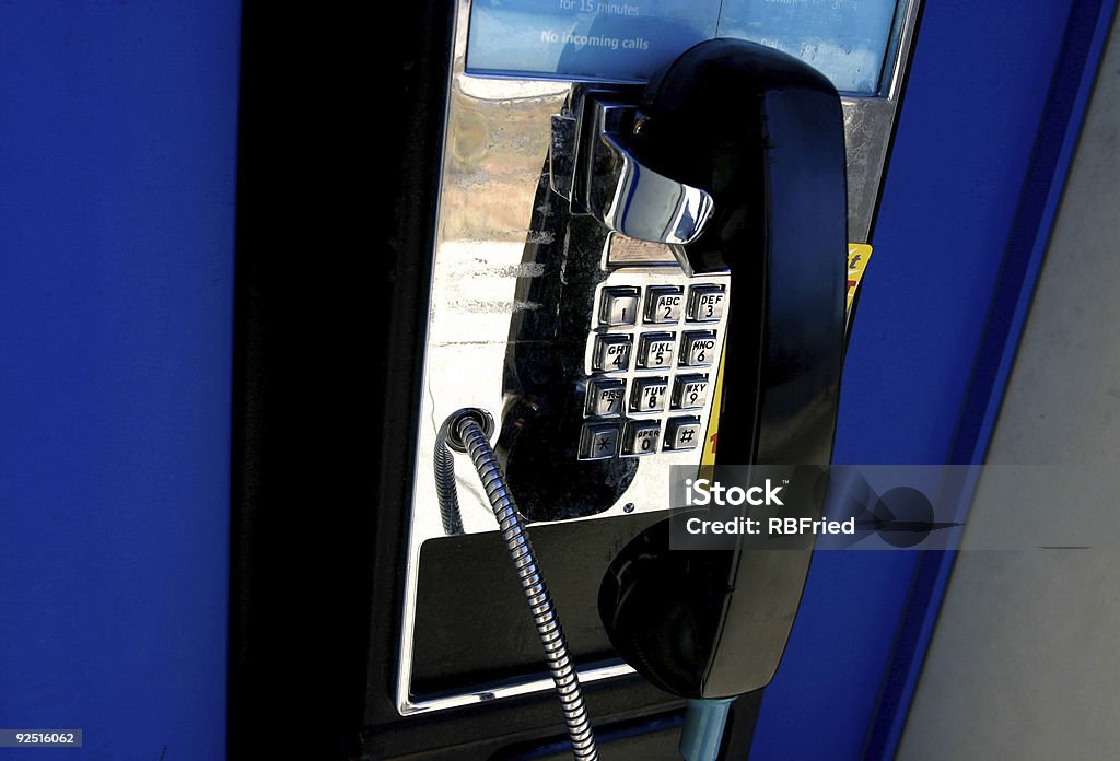 Un téléphone payant - Photo de Banquette en moleskine libre de droits