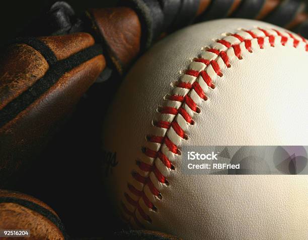 Bate De Béisbol Foto de stock y más banco de imágenes de Base - Artículos deportivos - Base - Artículos deportivos, Color - Tipo de imagen, Conspiración