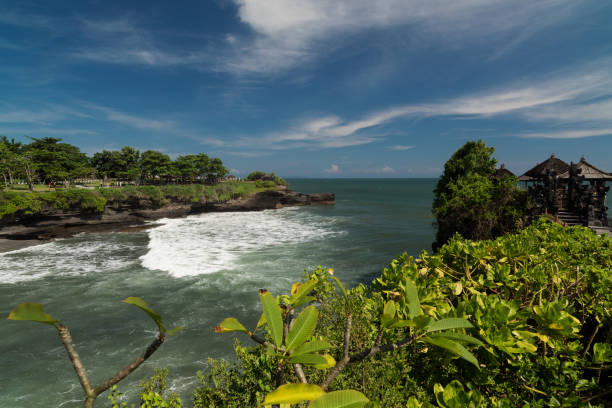 istock Tanah lot temple 925170422