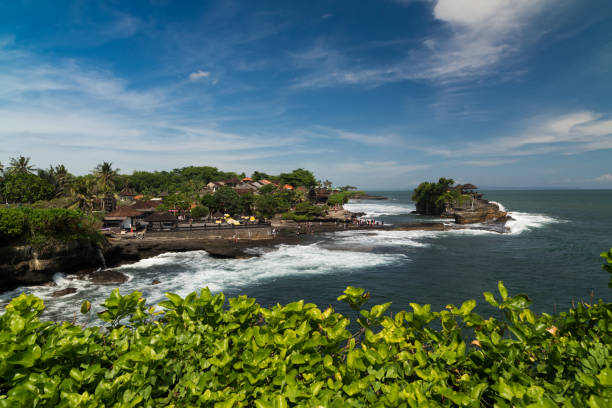 istock Tanah lot temple 925171306