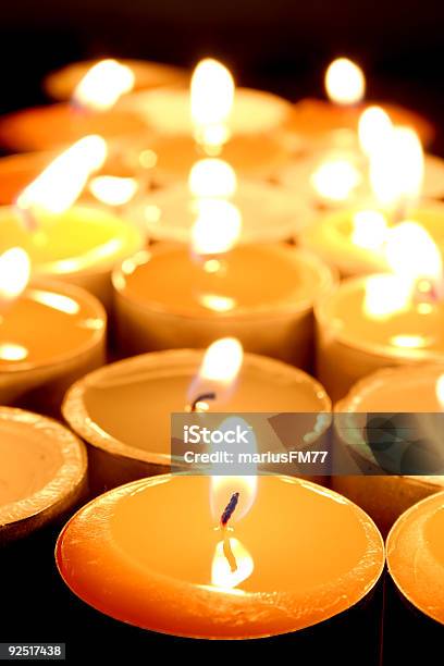 Velas Foto de stock y más banco de imágenes de Celebración - Ocasión especial - Celebración - Ocasión especial, Color - Tipo de imagen, Color negro