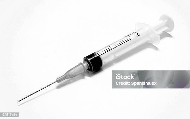 ブラックとホワイトの Hypodermic - カラー画像のストックフォトや画像を多数ご用意 - カラー画像, ヘルスケアと医療, ヘロイン