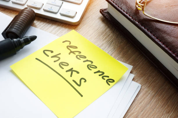 istock Memo stick with words Reference checks in an office table. 925185154