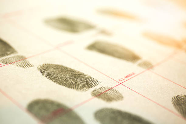 conceito de biometria fisiológicos para cadastro por impressão digital em tom cinematográfico - fingerprint security system technology forensic science - fotografias e filmes do acervo