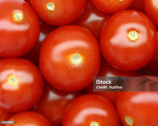 Kirschtomaten Tomaten Stockfoto und mehr Bilder von Bildhintergrund - Bildhintergrund, Extreme Nahaufnahme, Farbbild