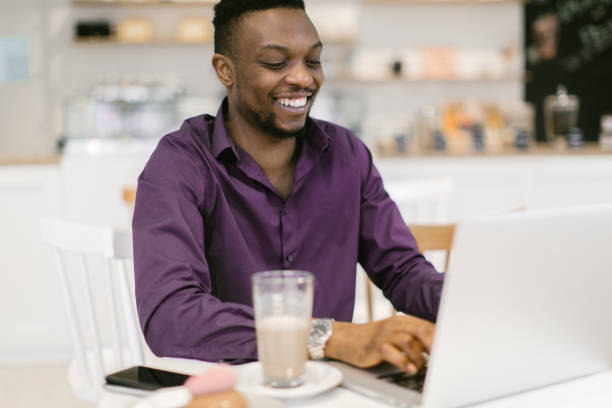 istock Young man working in the coffee bar 925197602