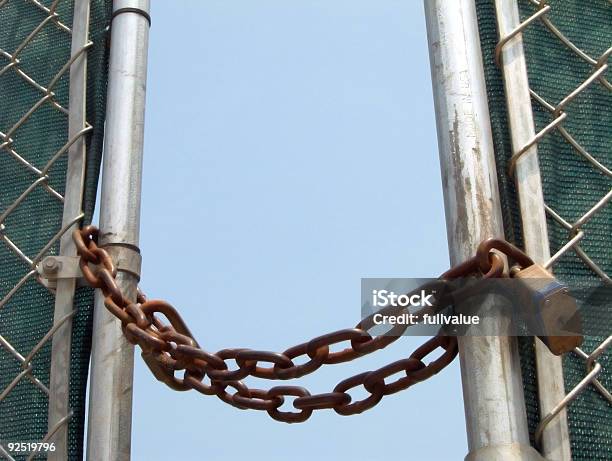 Chained Gate Stockfoto und mehr Bilder von Baustellenabsperrung - Baustellenabsperrung, Begrenzung, Bolzen