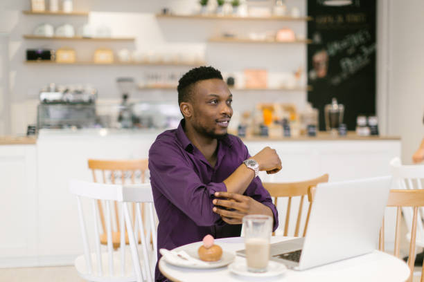istock Young man working in the coffee bar 925197994