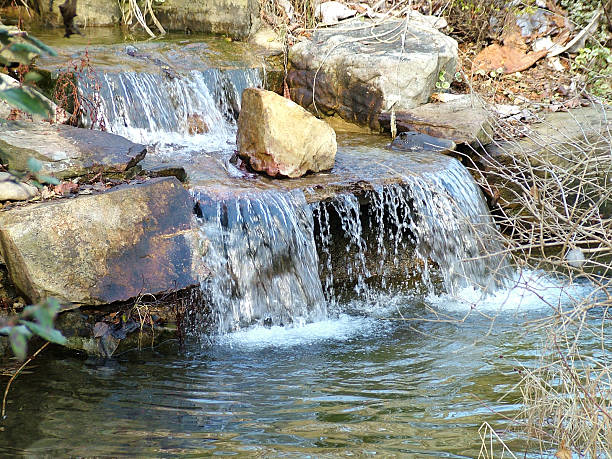 kleine landschaft wasserfall. - gurgling stock-fotos und bilder