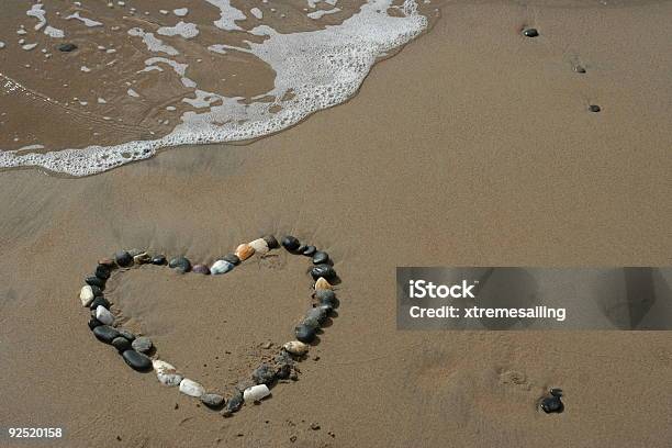 Foto de Coração De Pedra e mais fotos de stock de Amor - Amor, Areia, Comportamento