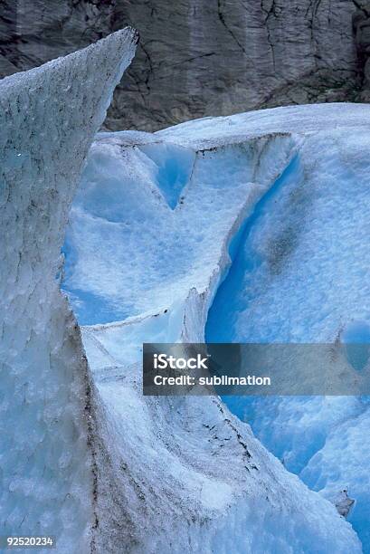 Glacier Растрескаться — стоковые фотографии и другие картинки Без людей - Без людей, Белый, Вертикальный