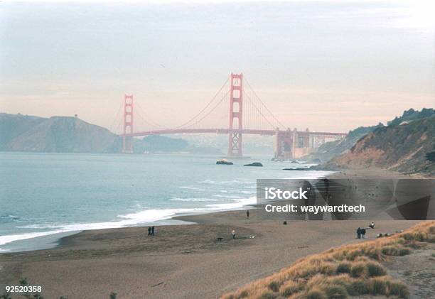 Golden Gate Bridge - Fotografias de stock e mais imagens de Andar - Andar, Ao Ar Livre, Areia