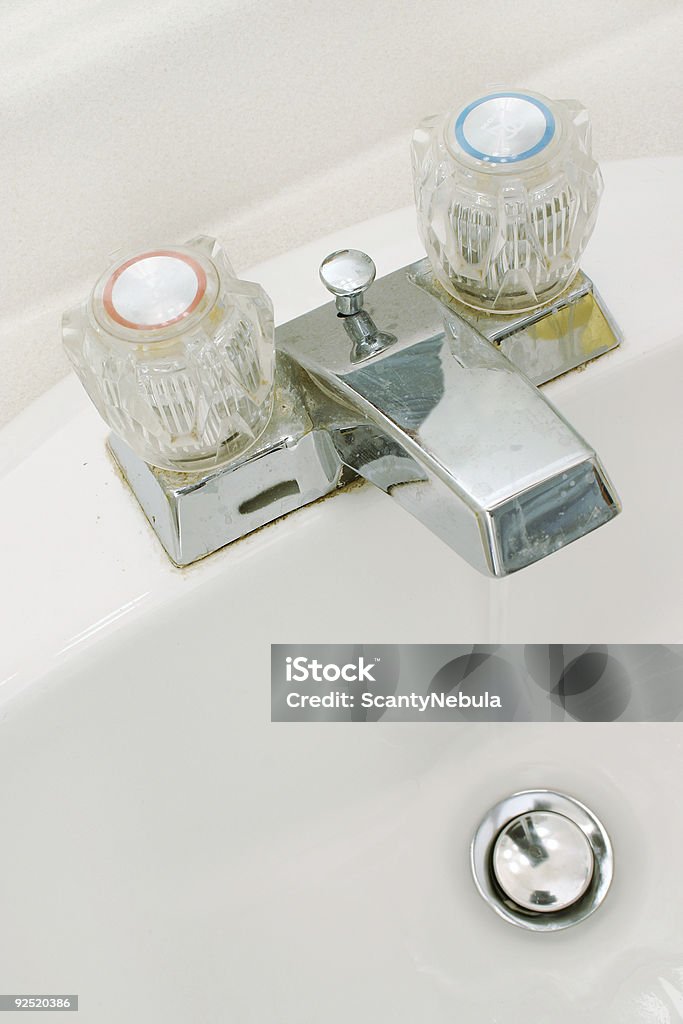 Lavamanos del baño - Foto de stock de Botón de control libre de derechos
