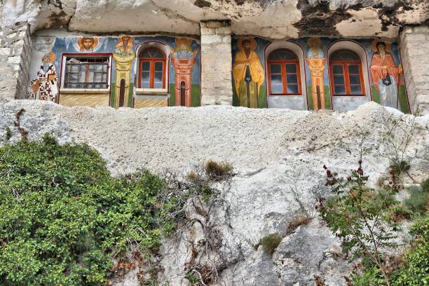 iglesia de la roca de bulgaria - rock hewn church fotografías e imágenes de stock