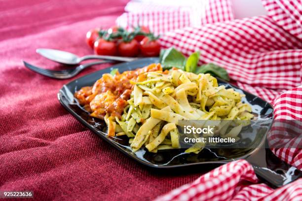 https://media.istockphoto.com/id/925223636/photo/pasta-with-shrimp-dinner-dish-on-a-the-table.jpg?s=612x612&w=is&k=20&c=wettdAZskDnhoSAto8aPwUE-272VhVe_jg3KCBUUaKw=