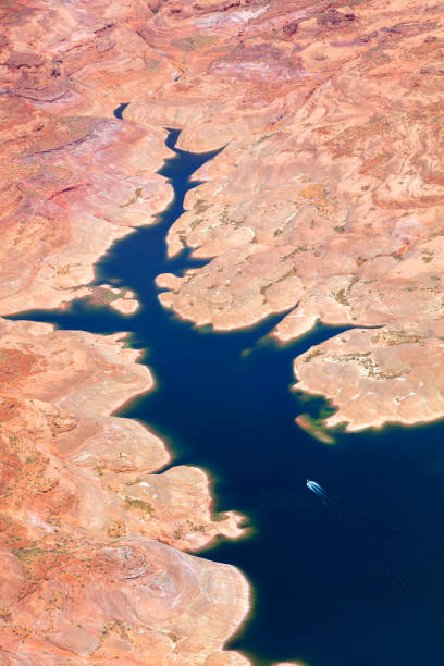 lago powell, colorado river, aerial view, utah, arizona, eua - glen canyon - fotografias e filmes do acervo