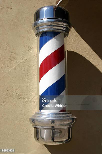Barberpole - Fotografie stock e altre immagini di Asta - Oggetto creato dall'uomo - Asta - Oggetto creato dall'uomo, Bianco, Blu