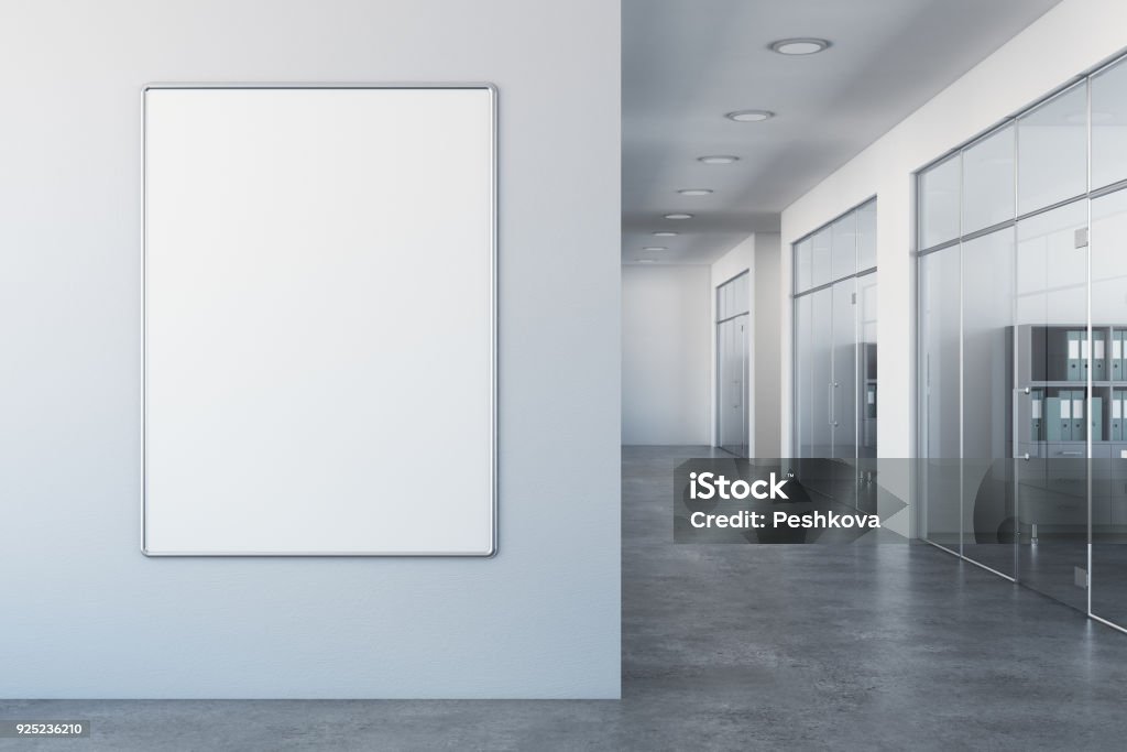 空の看板と白いオフィス - オフィスのロイヤリティフリーストックフォト