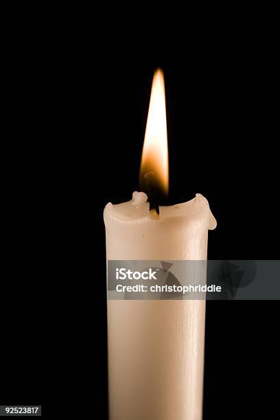 Brennende Kerze Stockfoto und mehr Bilder von Beleuchtet - Beleuchtet, Brennen, Dekoration