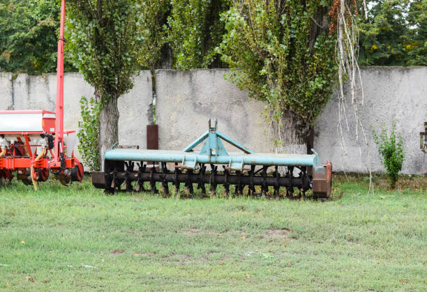 Trailer Hitch for tractors and combines. Trailers for agricultural machinery.