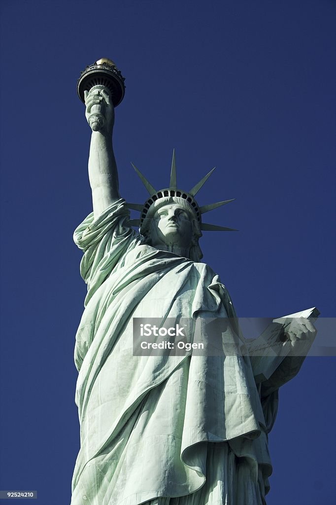 Statua della Libertà-corpo dal basso - Foto stock royalty-free di 4 Luglio