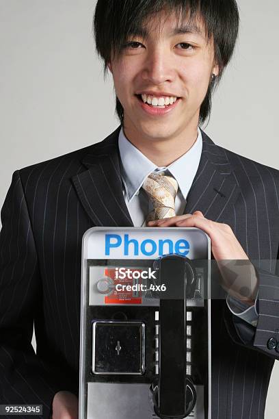 Businessmann Mit Seinem Handy Stockfoto und mehr Bilder von Am Telefon - Am Telefon, Asien, Ausrüstung und Geräte