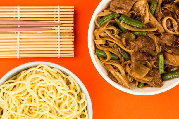 istock Chinese Fried Beef With Noodles And Green Beans 925243734