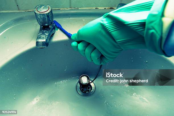 Pulire Il Bagno Guanti In Gomma Spazzolino Di Pulizia Dei Denti Grung - Fotografie stock e altre immagini di Muffa