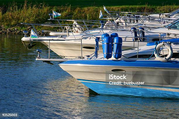 Photo libre de droit de De Nombreux Bateaux De Loisirs banque d'images et plus d'images libres de droit de Activité - Activité, Activité de loisirs, Activité de plein air