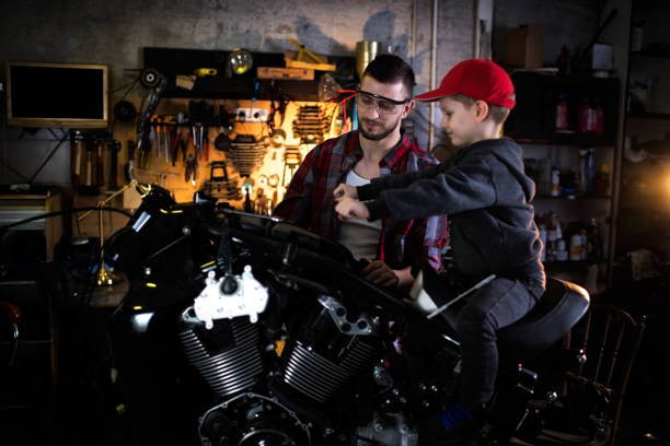 istock Motorcycle repair shop 925256964
