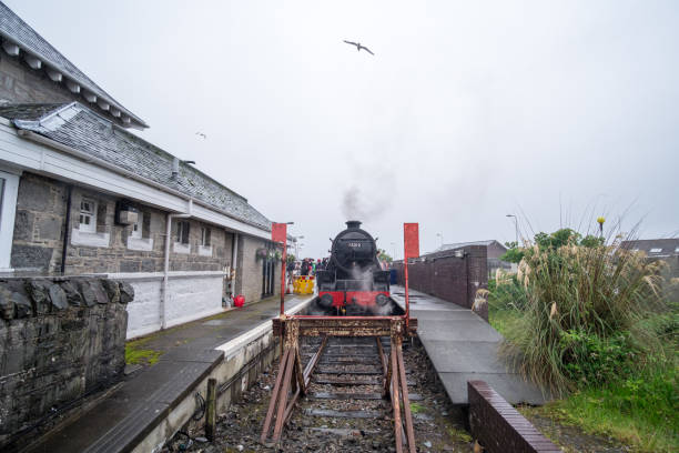 jacobite steam train locomotive at mallaig station, it is operated over part of the west highland railway line in scotland as in harry potter film. - mallaig imagens e fotografias de stock