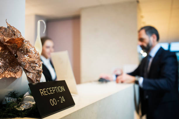 istock Business man at reception desk 925261434