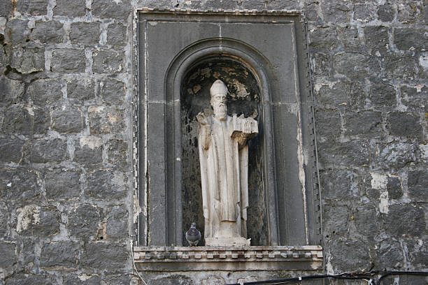 istock Statue and Pigeon in Dubrovnik 92527801