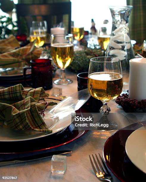 Jantar De Natal - Fotografias de stock e mais imagens de Comemoração - Conceito - Comemoração - Conceito, Copo de Vinho, Dezembro