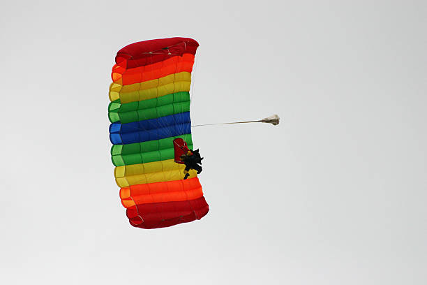 lista 3 - parachuting open parachute opening imagens e fotografias de stock