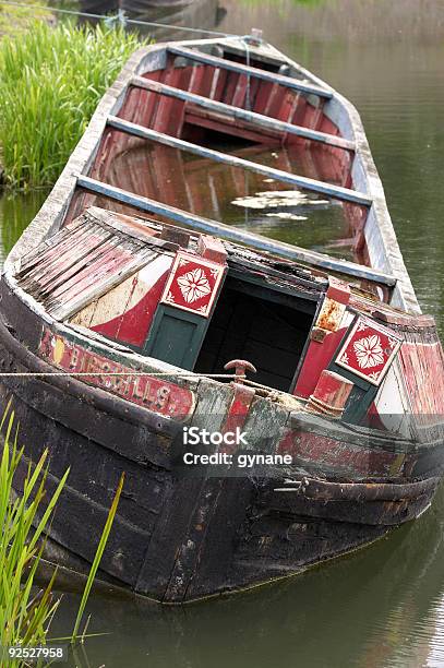 Foto de Naufrágio De Barco Estreito e mais fotos de stock de Abandonado - Abandonado, Acabado, Afundar