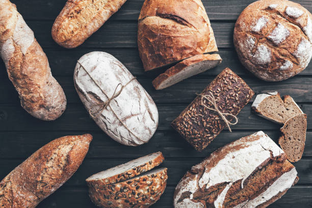istock Delicious fresh bread on wooden background 925287434